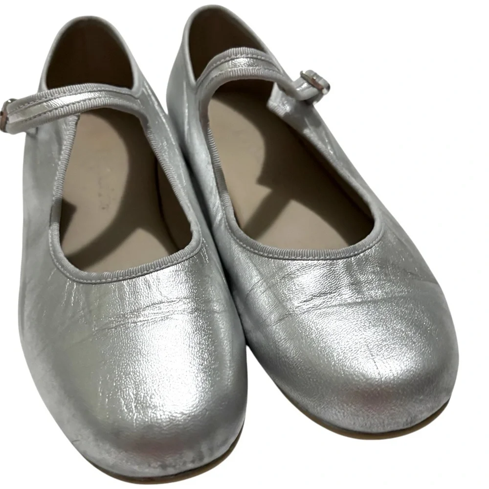 Elephantito girl’s silver classic Mary Jane shoes size 1